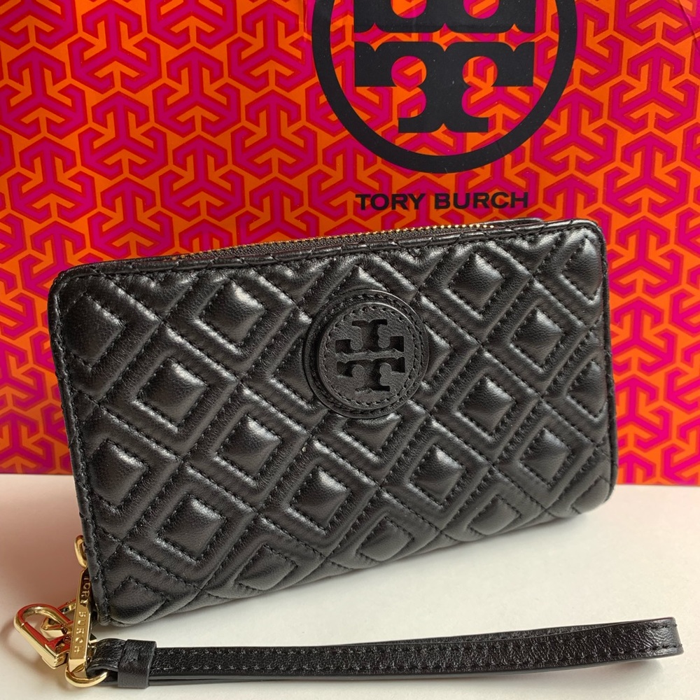 Tory Burch quilted continental wallet/wristlet ✨